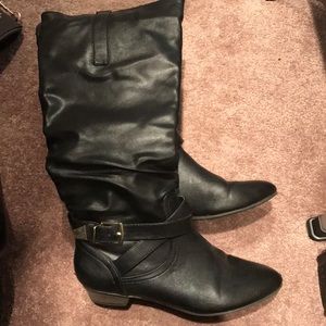 lightly worn Material Girl black boots size 9